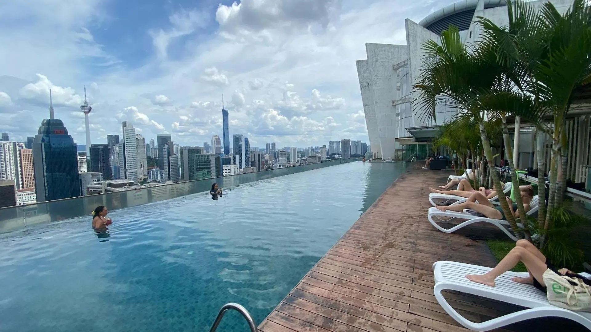 Infinity Skypool Ladies Hostel - Ladies Only Kuala Lumpur